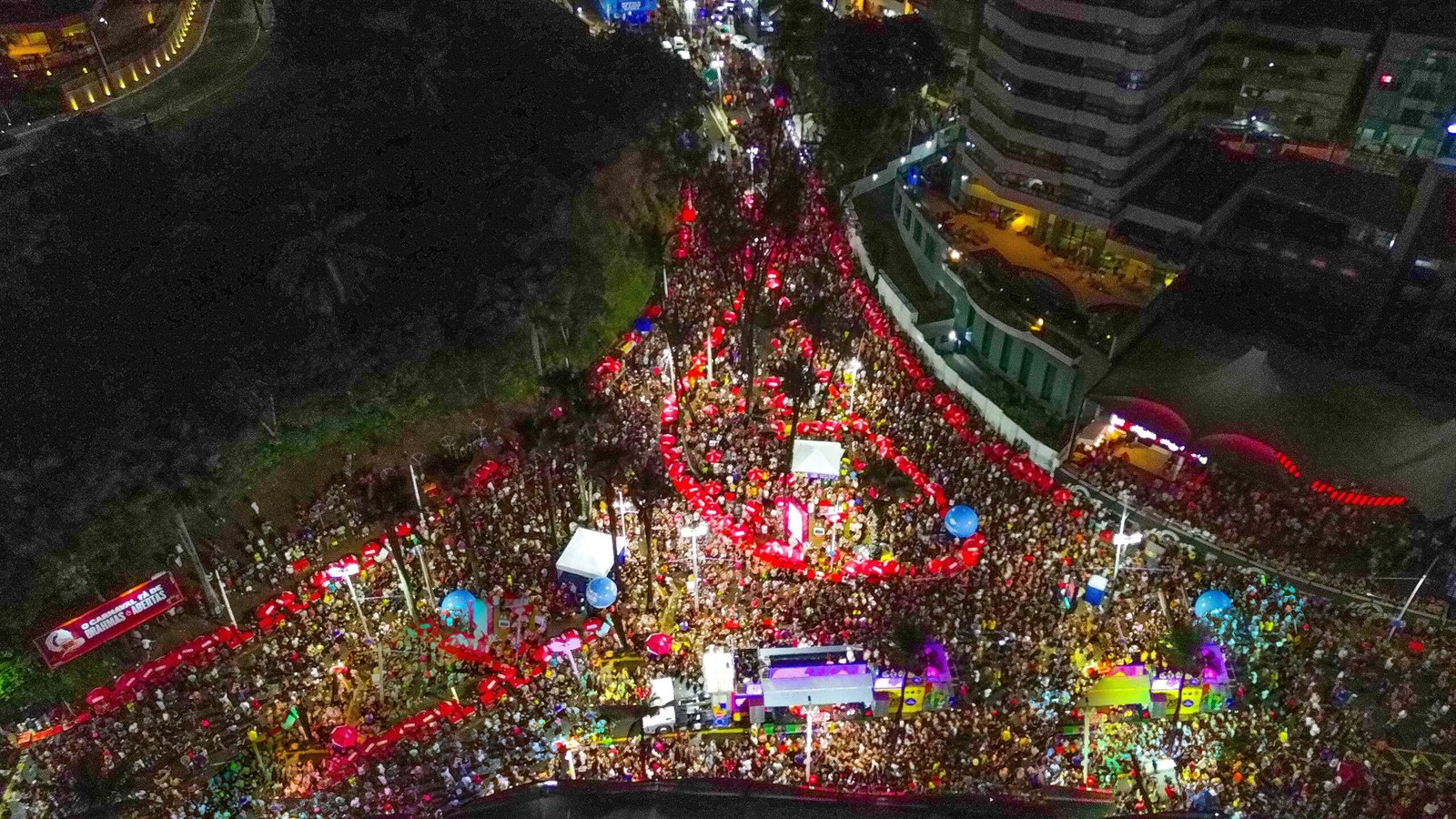 O segundo dia do pré-Carnaval de Salvador ganhou ainda mais energia no último domingo (23) com o show de Kart Love no Furdunço.