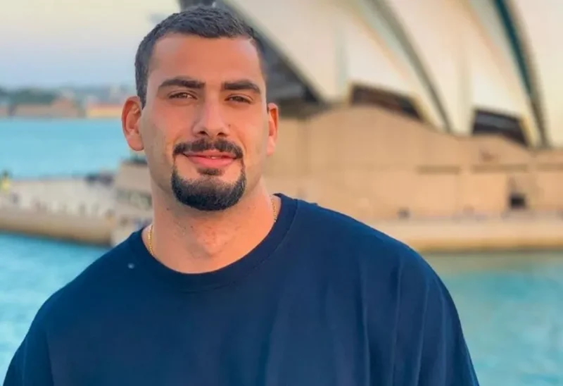 Ex-BBB Nizam mostra demais em plataforma de conteúdo adulto e internet reage: "cabeludo"