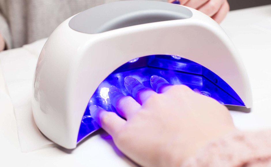 Aprenda a fazer unhas de gel passo a passo em casa