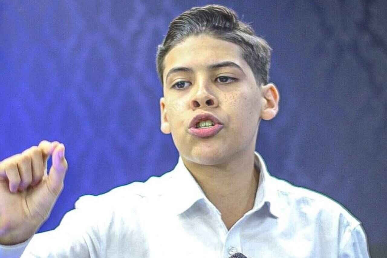 Pastor mirim, que se diz profeta, é proibido pelo Conselho Tutelar de pregar em igrejas