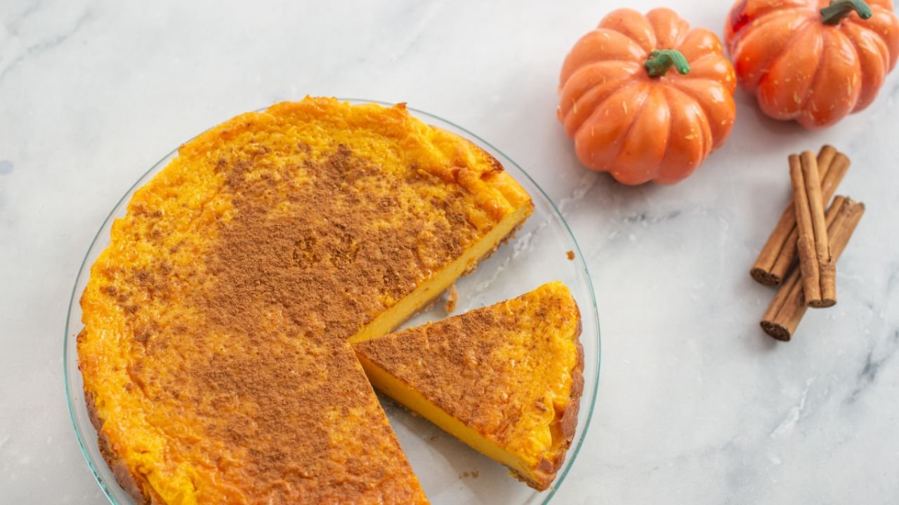 Bolo de abóbora e frango, aprenda a preparar este almoço ideal para o inverno com apenas 7 ingredientes