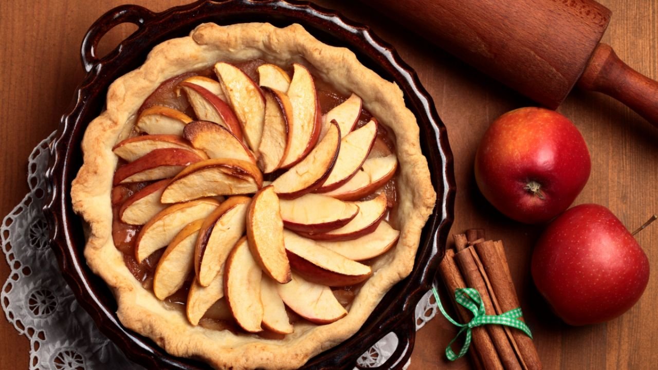 Prepare um delicioso bolo de maçã com Streusel, a receita clássica da cozinha alemã ideal para o inverno